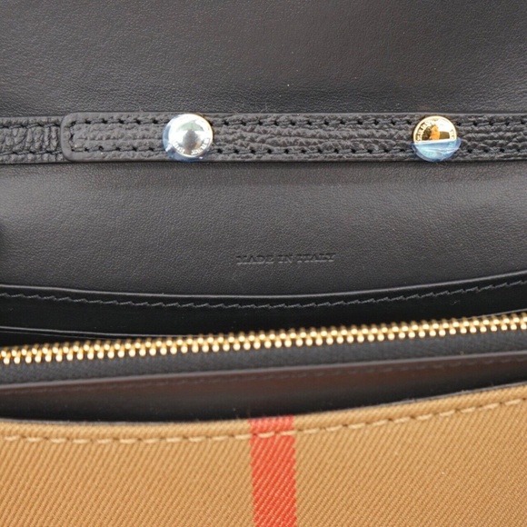 Burberry Hampshire Crossbody House Check Derby Black New - Picture 7 of 8